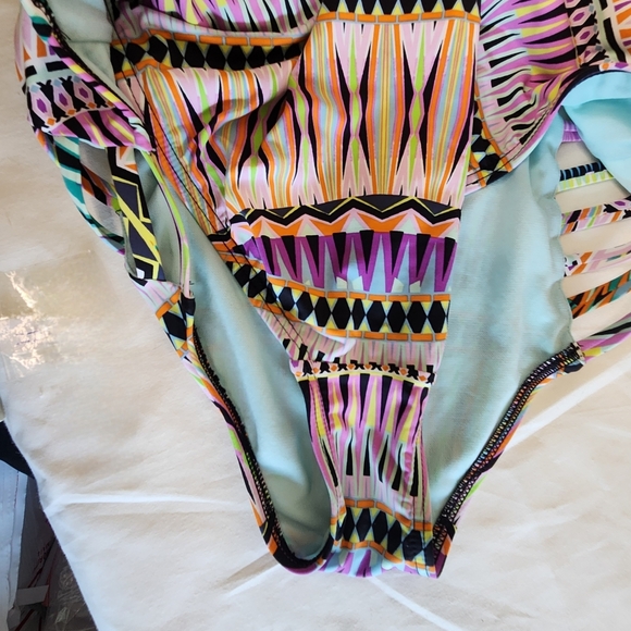 SOLD!!!!bar III Womens 1 Piece Colorful Geometric Swimsuit XL NWOT Resort. Beach - Picture 7 of 9